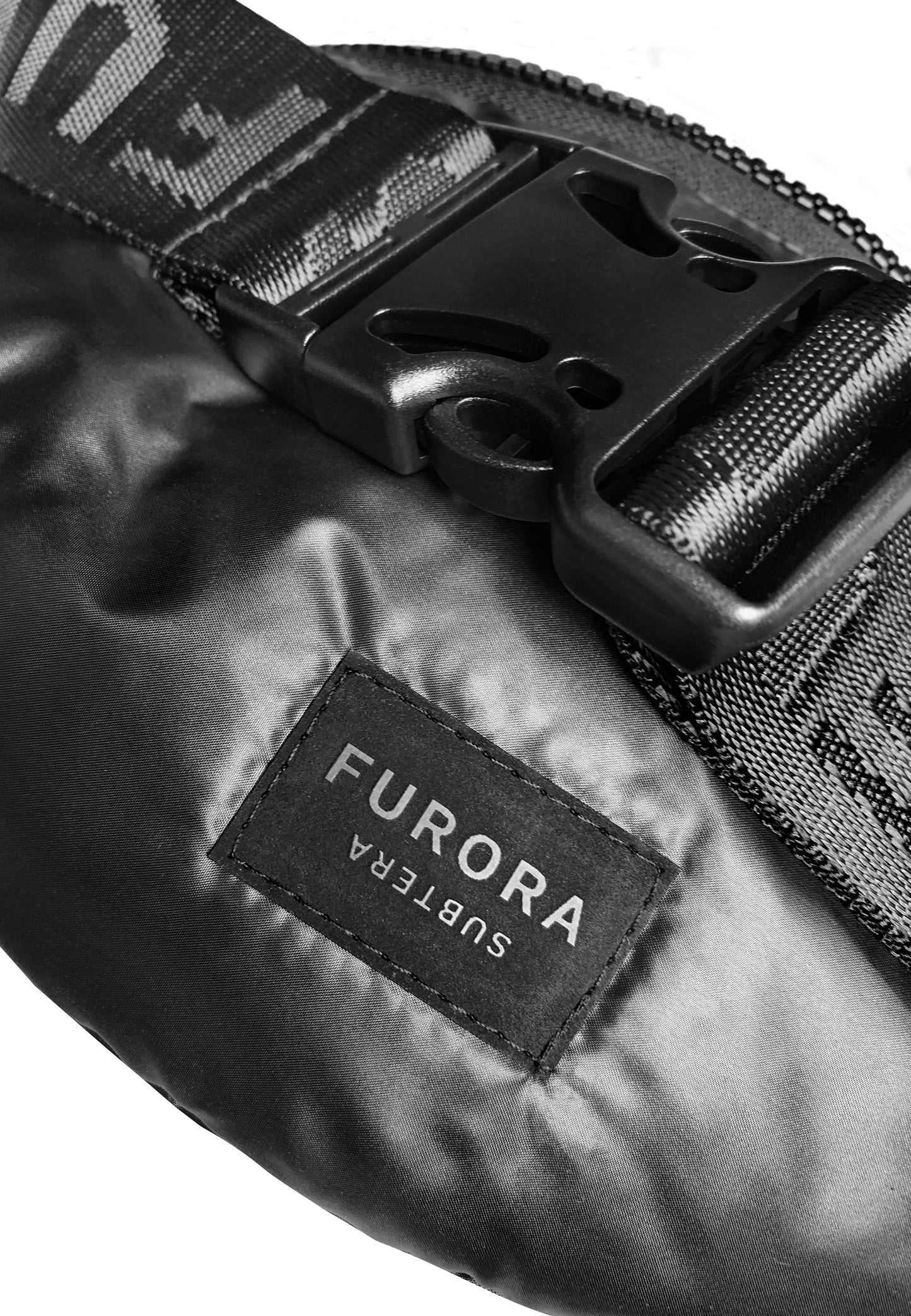 BLACK PUFFER BUM BAG