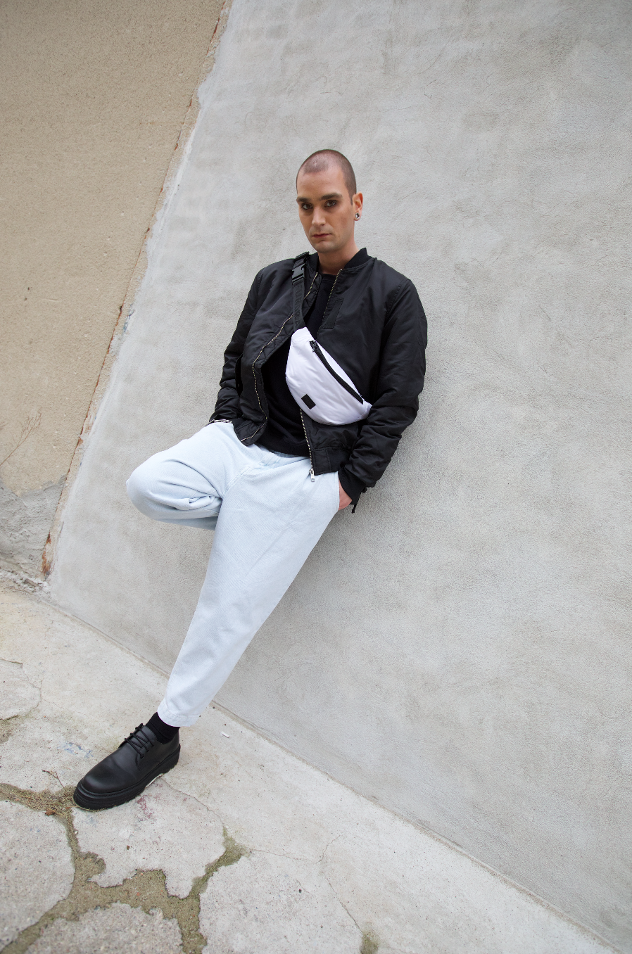 WHITE PUFFER BUM BAG
