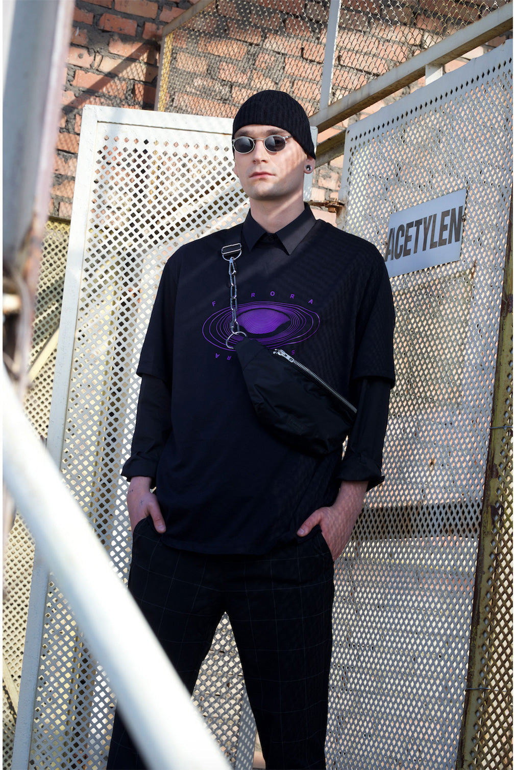 BLACK CHAIN BUM BAG
