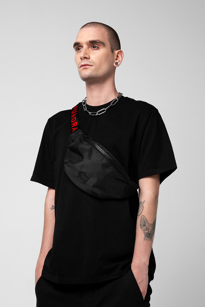 BLACK BUM BAG WITH RED FURORA BELT
