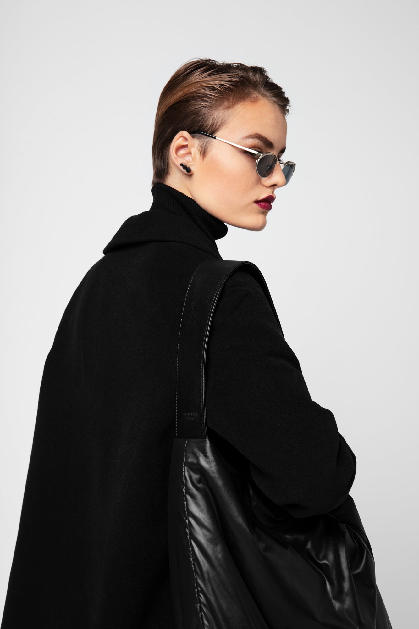 BLACK PUFFER BAG