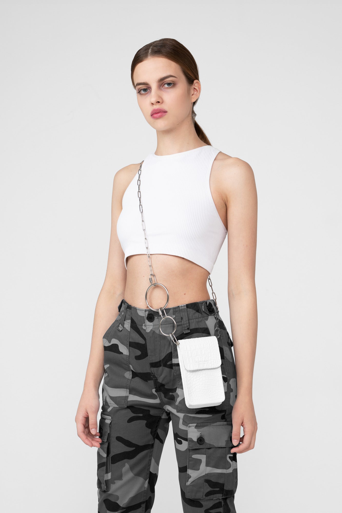 CROCO WHITE CROSSBODY CHAIN BAG